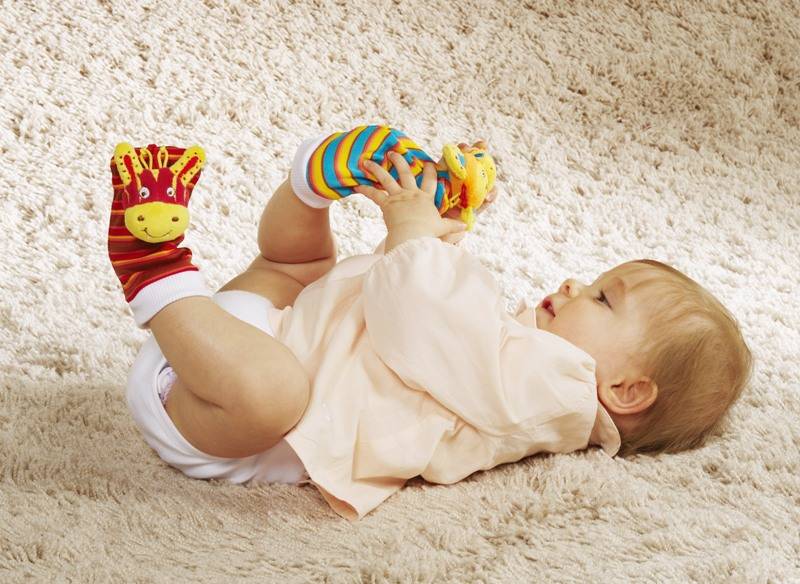 Faut Il Mettre Des Chaussettes à Bébé La Nuit www.doudouplanet.com